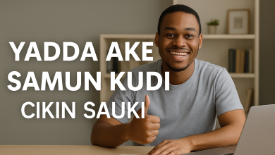 Mutum yana koyon yadda ake samun kuɗi ta intanet daga gida
