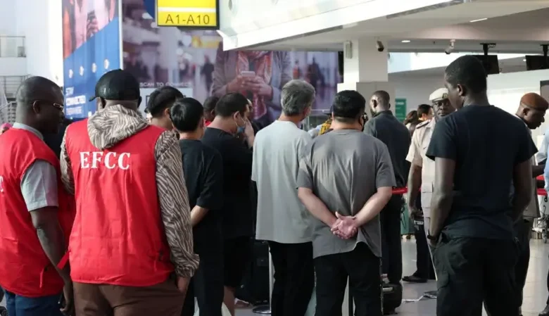 Hukumar EFCC ta kori ’yan ƙasashen waje 102 daga Najeriya bisa zargin damfara ta intanet, ciki har da ’yan China da Philippines.