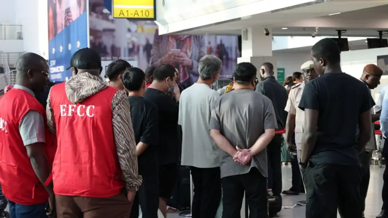 Hukumar EFCC ta kori ’yan ƙasashen waje 102 daga Najeriya bisa zargin damfara ta intanet, ciki har da ’yan China da Philippines.