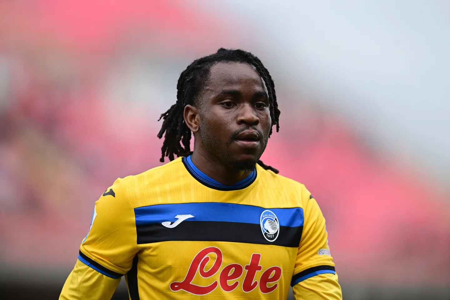 Ademola Lookman ɗan wasan Atalanta yana murnar cin ƙwallo a Gasar Serie A ta Italiya.