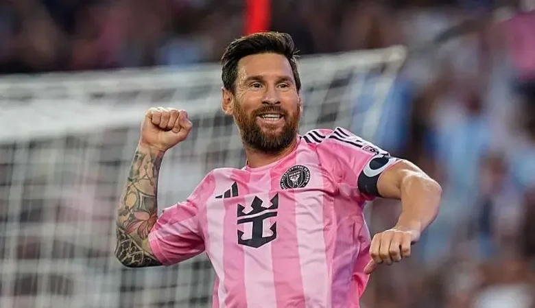 Casemiro na Manchester United da sauran fitattun 'yan kwallo da ake danganta da canjin kungiya, ciki har da Vlahovic, Messi a Inter Miami, da Chiesa.