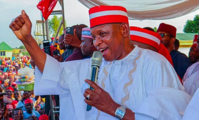 ɗalibai a aji suna murna bayan NECO 2025 yayin da Jihar Kano ta bayyana nasarar yawan masu cin jarabawa.