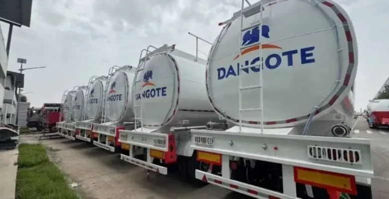 Taron rikici tsakanin Dangote Da NUPENG kan rarraba mai a Najeriya tare da hoton tankunan mai a refinery.