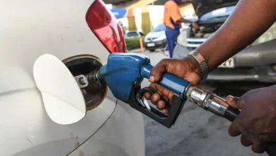 Motoci suna tsaye a tashar mai yayin da gwamnati ta sanar da ƙarin haraji 5% kan fetur da dizil a Najeriya